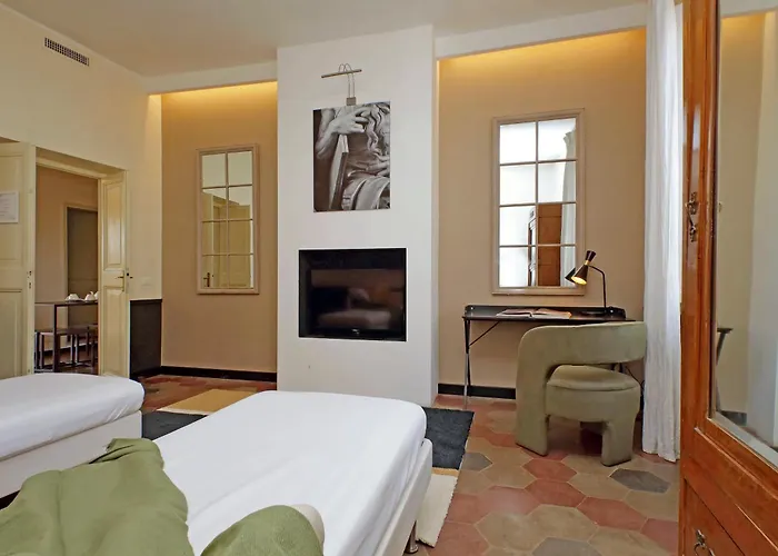 Michelangelo Charmsuite